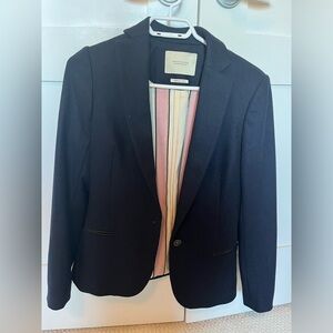 Like new Navy blue Madison Scotch Blazer, unique inner lining. Perfect for fall!
